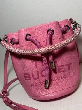 Marc Jacobs The Leather Bucket Bag Crossbody Pink